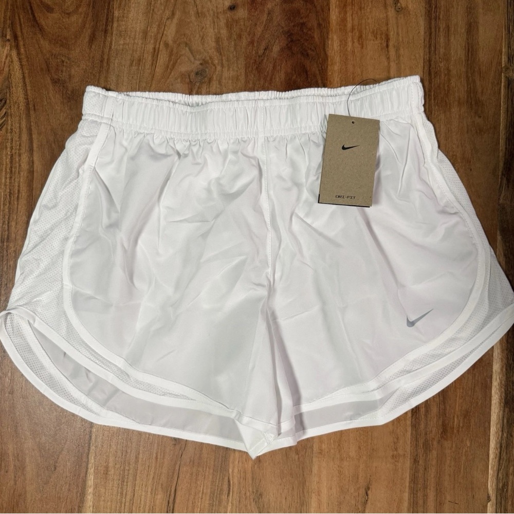 Nike Women’s Tempo Shorts, White, Size L NWT